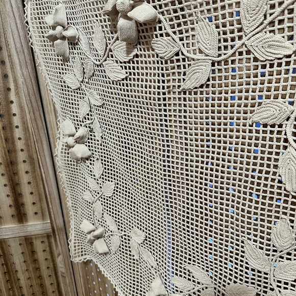 French Vintage 3D Handmade Crochet Floral Beige Tablecloth Cottagecore Decor - Picture 4 of 5